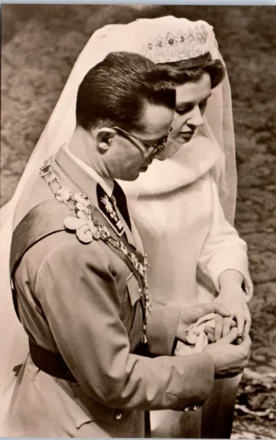 FAMILLE ROYALE - Le roi Baudouin et la reine Fabiola Bruxelles le 15 dec. 1960