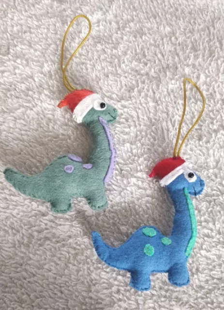 Set di 2 decorazioni/regali unici fatti a mano per albero di Natale in feltro dinosauro