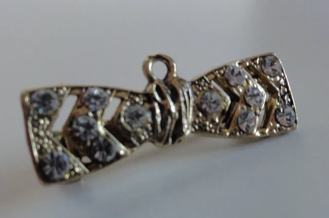 Broche Ou Clip Foulard Années 40 – Laiton, Décor Plumes Et Perle Celluloïd, Occasion