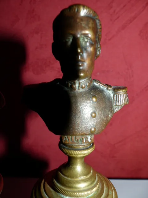 Paire de bustes en bronze du couple Royale (Elisabeth & Albert ) de Belgique 7