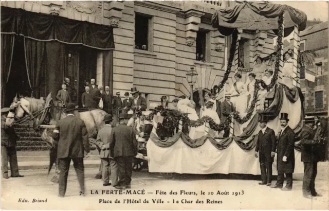 CPA La Ferté-Macé Fete des Fleurs Place de l'hotel de Ville (1275607)