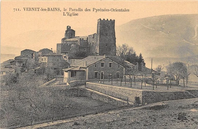 Thenay - Thenay, près St-Gaultier (Indre) - La place et l'église Thenay - Thenay, près St-Gaultier (Indre) - La place et l'église