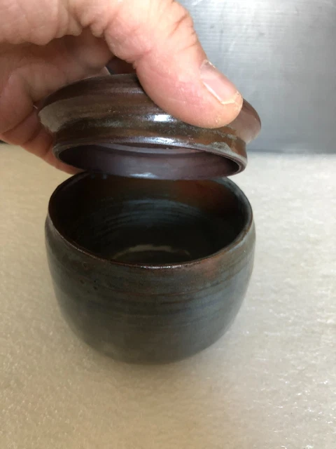 beurrier pot couvert grès décor bleu artisanat signature à identifier poterie 3