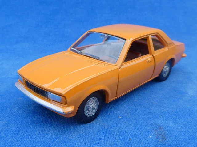 Dinky toys Espagne - Opel Ascona - neuf en boite ref 1543, Vente aux enchères : Jouets - Trains - Poupées - Automates