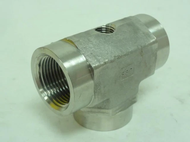 207792 New-No Box; SSP 1FFF-Special Pipe Tee; SS-316; 1 FNPT (x3); 1/4 FNPT Top
