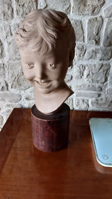 Buste D'enfant Souriant En Terre Cuite Signe Au Dos Donatello  Sur Socle Bois