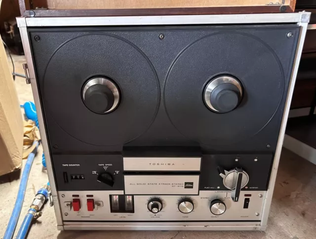 Toshiba Model GT-811S Reel to Reel tape recorder 2