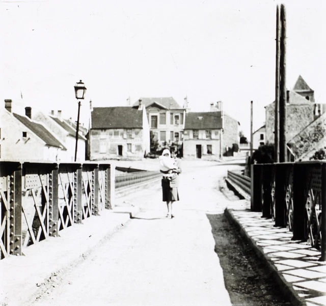FRANCE Village Famille Pont c1930 Photo Vintage Plaque verre V35L23n14
