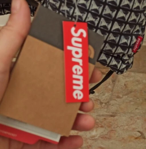 The North Face Nuptse studded x supreme 700 UOMO 3