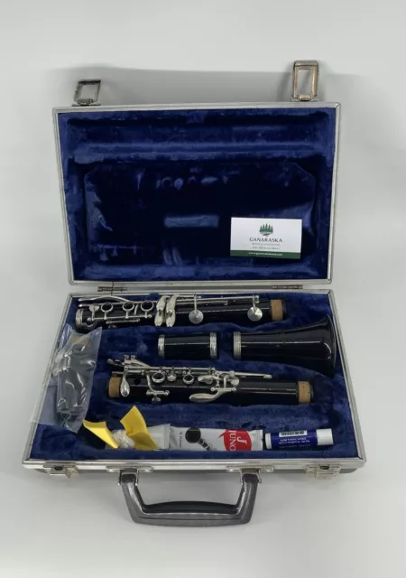 Boosey and Hawkes / Yamaha clarinet.