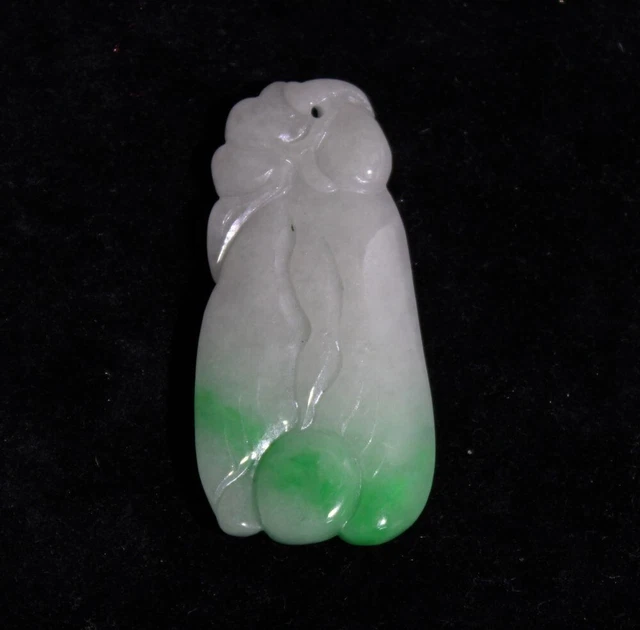 Chinese Old Hand Carving Sechium Edule Natural Jadeite Emerald Women Pendant