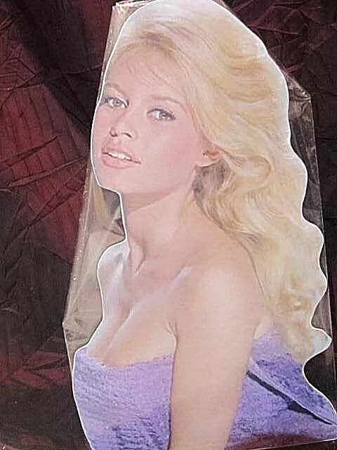 brigitte bardot   plv cartonnee  actuelle  stand up