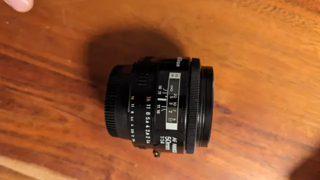 Nikon NIKKOR AF 50mm F/1.4 Objektiv - Schwarz