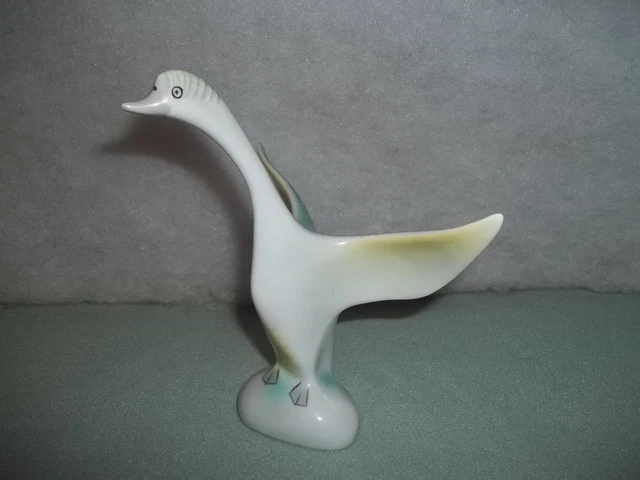 HOLLOHAZA Hungary Porcelain swan/goose 1834 Delightful Piece, hand painted