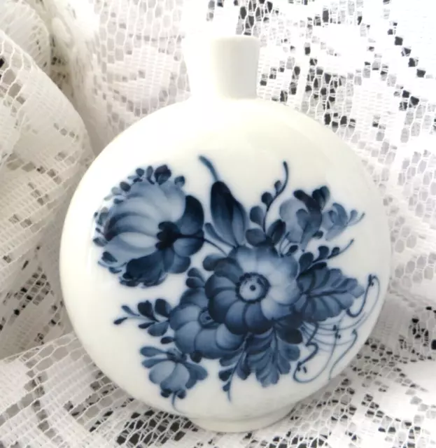 VINTAGE ROYAL COPENHAGEN BLUE & WHITE  FLOWER 4.5" MOON FLASK VASE No 4008