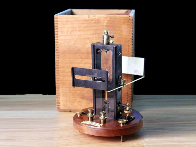 ANTIQUE GALVANOMETER FROM 1904 - L.E. Knott Apparatus Company ...