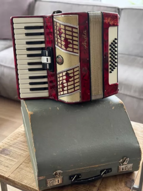 Fisarmonica Hohner Aida, in rosso, n. 58994