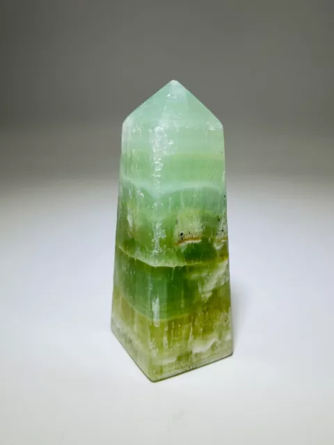 Vert Calcite Pistache Tour Obelisk Pierre Naturelle Guérissantes 108x42x38mm