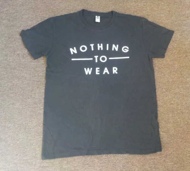T-shirt Black Club che recita 'niente da indossare - Taglia media uomo