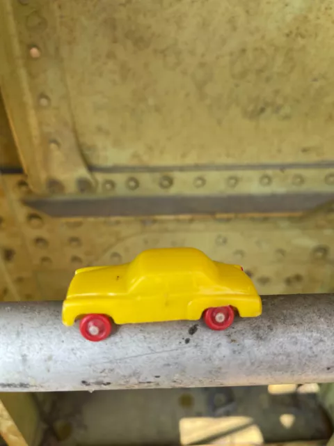 Wiking? Kinderspielzeug? alt! gelbes Auto Plastik unverglast  H0 ohne OVP