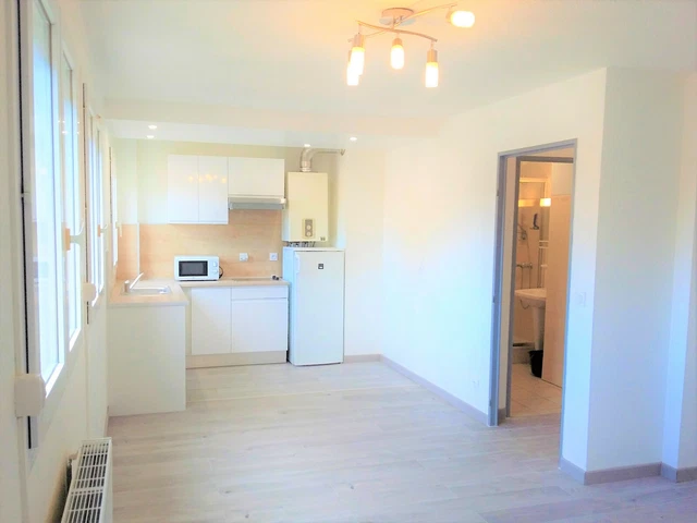 A SAISIR ! Studio lumineux de 32 m², refait à neuf en 2021.