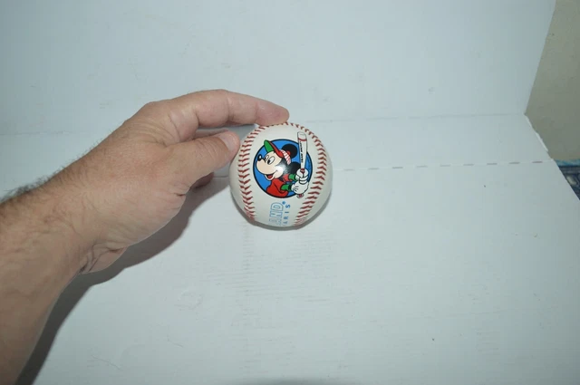 Team Mickey Disneyland Paris Baseball Collector Mint