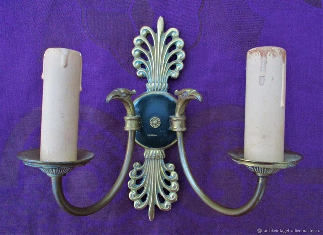 Paire d'appliques à deux lumières de style Empire français en bronze doré, début
