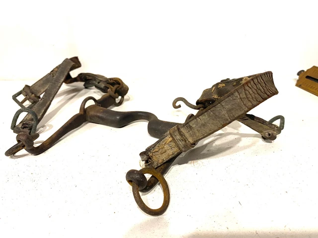 PAIRE D'ÉPERONS DE CAVALERIE, PREMIÈRE MOITIÉ DU XIXème SIÈCLE