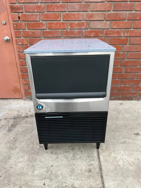Hoshizaki KM-161BAJ 24" Air Cooled Undercounter Crescent Cube Ice Maker with ...