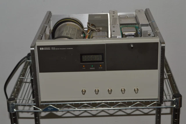 *Tc* Hewlett Packard Hp 5061B Cesium Beam Frequency Standard  (Fiy97)