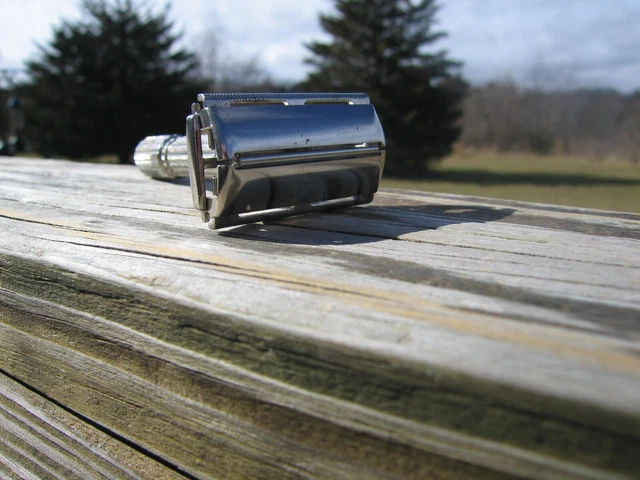 Beautiful Gillette 1960 Fatboy Adjustable 1-9  DE Safety Razor (F-2) Silver Tone