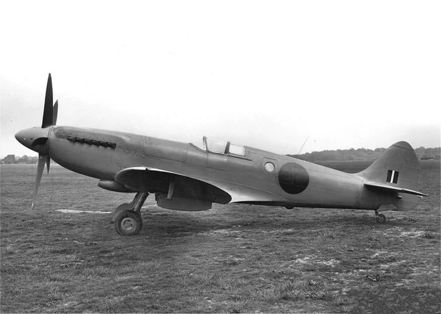 PHOTO 7 x 5"  SUPERMARINE SPITFIRE B01