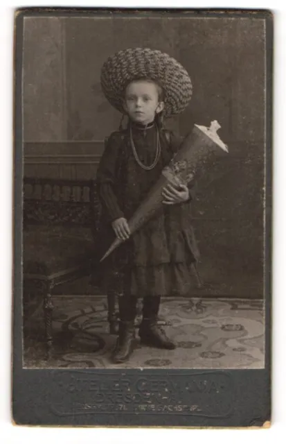 Fotografie Hermann Otto & Gnauck, Dresden, Elisenstr. 71, kleines Mädchen zum S