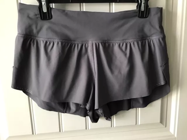 🌼Lululemon Chase Me Shorts 2.5" Dark Carbon Womens Size 8 EUC⭐️⭐️⭐️