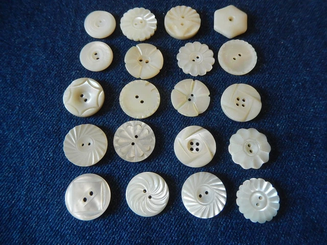 Collection de boutons anciens de vêtements : Boutons en Nacre