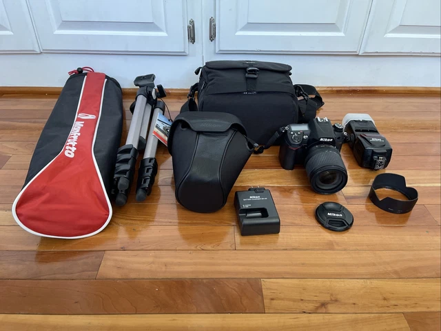 Nikon D D7000 16.2MP SLR Camera - LOTS OF EXTRAS INCLUDING SPEEDLIGHT SB-700