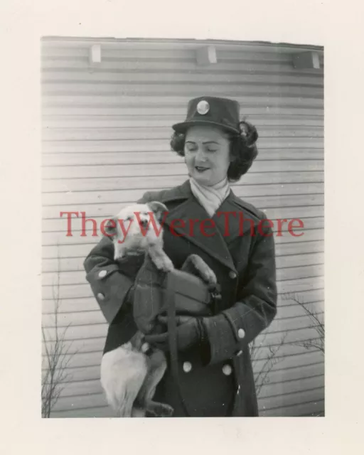 *WWII photo- Named Women's Army Corps WAC "MARY ELLEN" In Uniform w/ DOG*-1