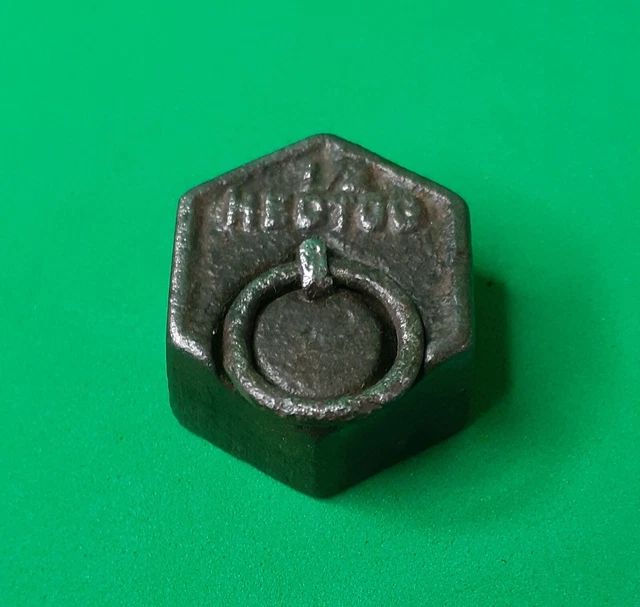 n° 13 Série de 6 anciens poids hexagonaux en fonte balance roberval