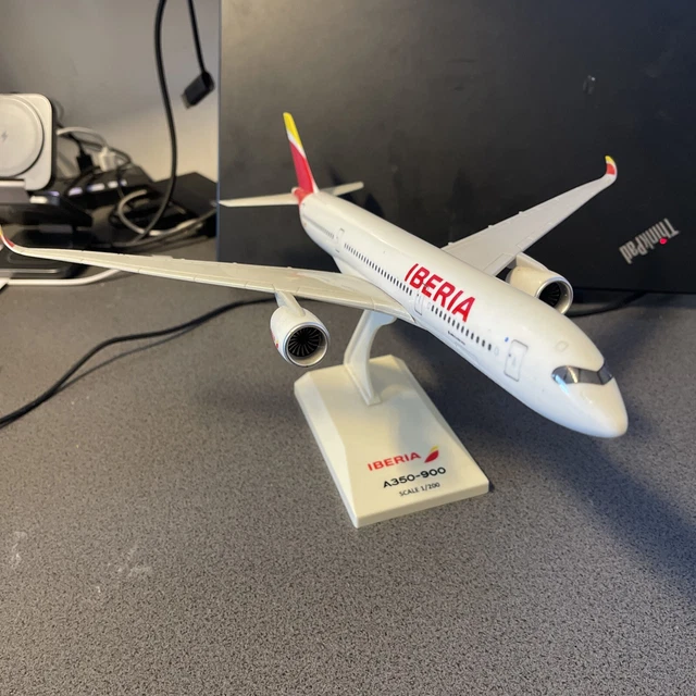Avión Modelo Airbus A350-900 Iberia Escala 1:200 - Coleccionable HERPA HP612111