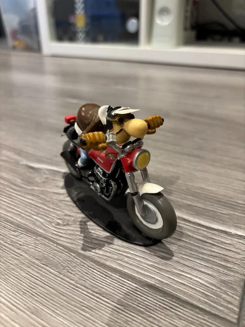 Figurine Joe Bar Team - Zaza Et Bracame Sur Triumph 650 Tiger TR6 C