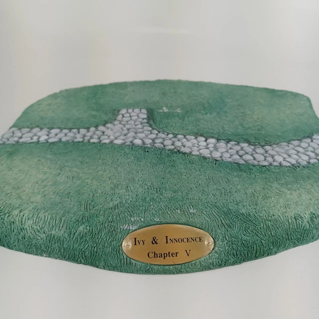 Ivy & Innocence Chapter V (5) Display Base #05125 for 05120 [A]