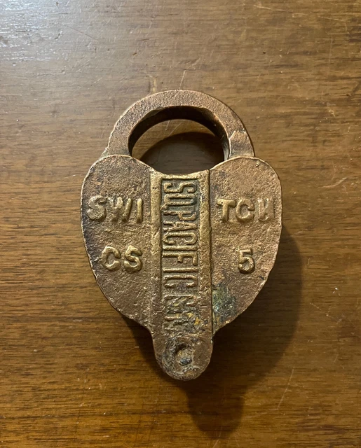 Very Rare Southern Pacific CS **5** Cast Brass Heart Lock