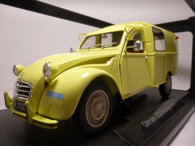 Solido - Scale 1/18 - Citroën 2CV sunroof, 1966, sand color Solido - Scale 1/18 - Citroën 2CV sunroof, 1966, sand color