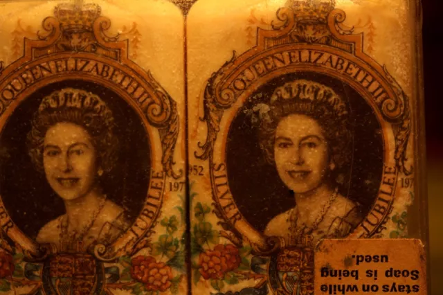 RARE Two QUEEN ELIZABETH II - Silver Jubilee 1977 - Commemorative SOAPS - UNUSED