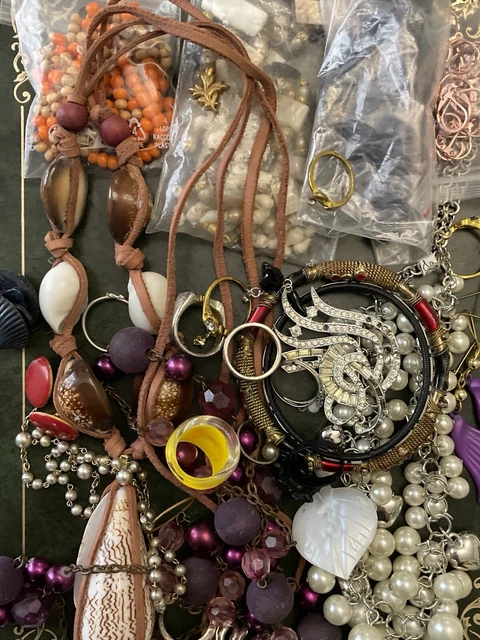 Les bijoux modernes et vintages : comparaison et différences