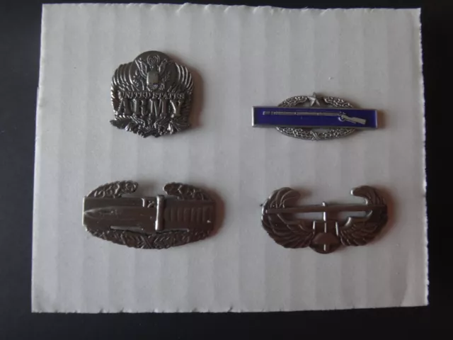 Lote De 4 Eeuu Ejército Metal Insignias