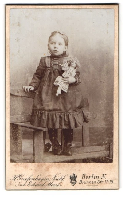 Fotografie H. Greifenhagen, Berlin, Brunnen-Str. 17-18, niedliches Mädchen im K