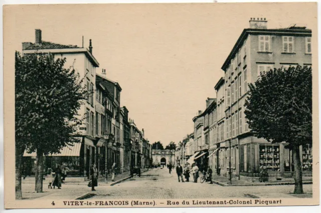 VITRY LE FRANCOIS - Marne - CPA 51 - Rue du Lieutenant Colonel Picquard
