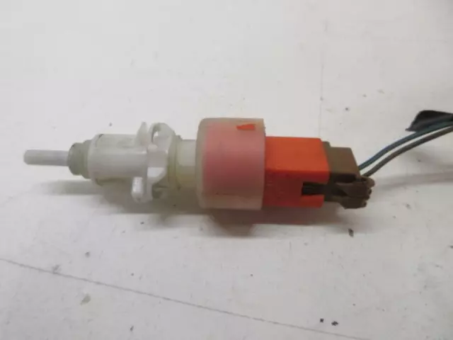 Contacteur feu stop FIAT 500 2 PHASE 1 1.3 JTD - 16V TURBO MULTIJET /R:55701764