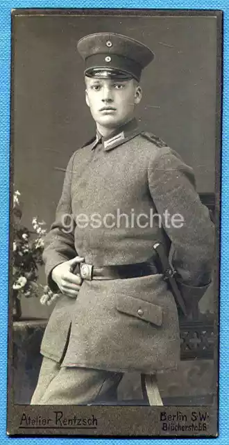 Foto, groß, Soldat, in Feldgrau, Mütze, Seitengewehr, Regt. 2, Berlin, um 1915 !